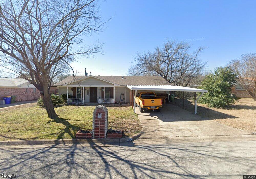 513 Branch Cir E, Fort Worth, TX 76108 - photo 1