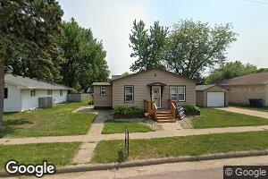 213 E 4th Ave, Lennox, SD 57039