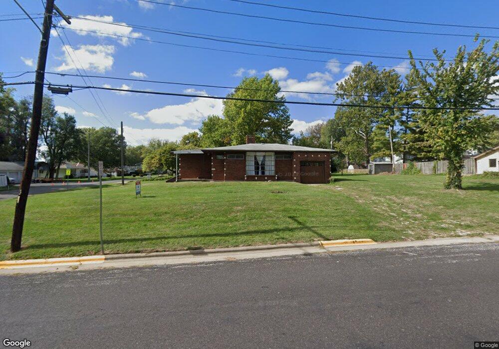 727 Lincoln Ave, Jacksonville, IL 62650 - photo 1