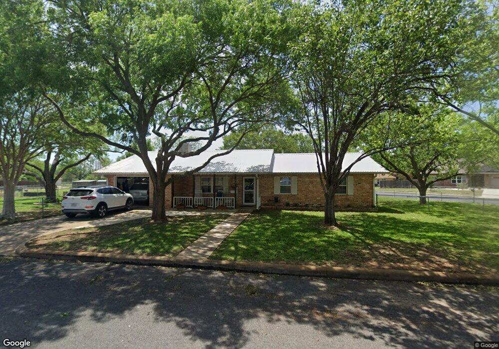 215 Broadmoor St, Fredericksburg, TX 78624 - photo 1