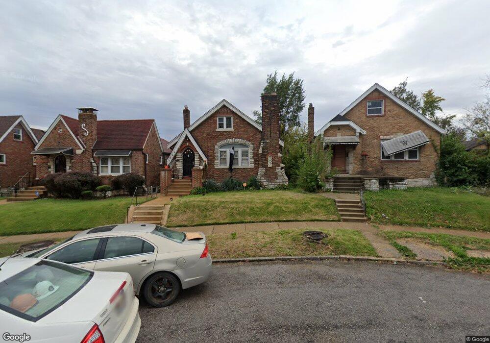 4734 Bessie Ct, Saint Louis, MO 63115 - photo 1