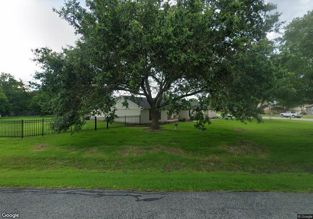 301 Oak Dr, Friendswood, TX 77546 - photo 1