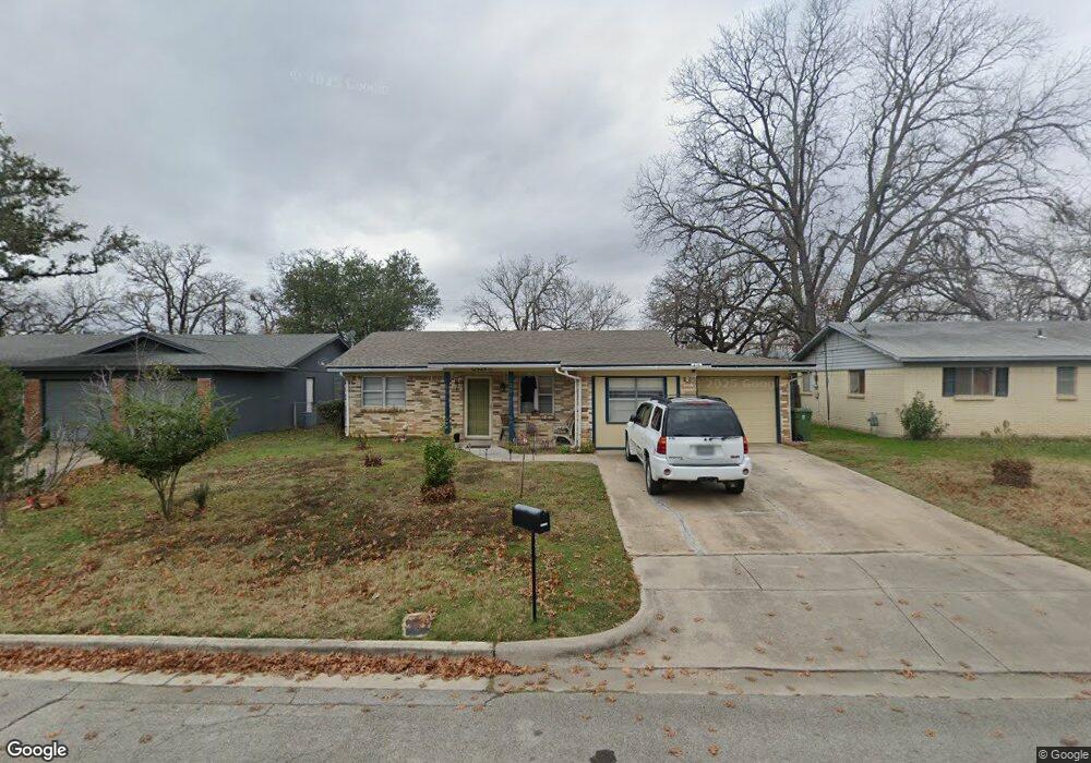 525 Livingston Dr, Hurst, TX 76053 - photo 1