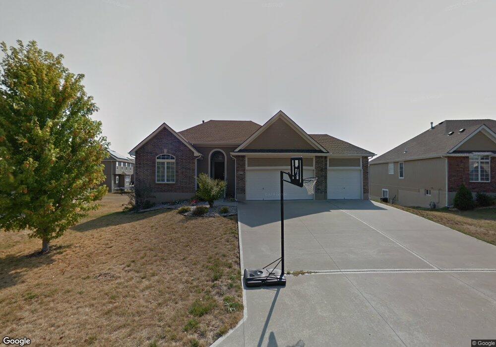 305 Eagle Glen Dr, Raymore, MO 64083 - photo 1