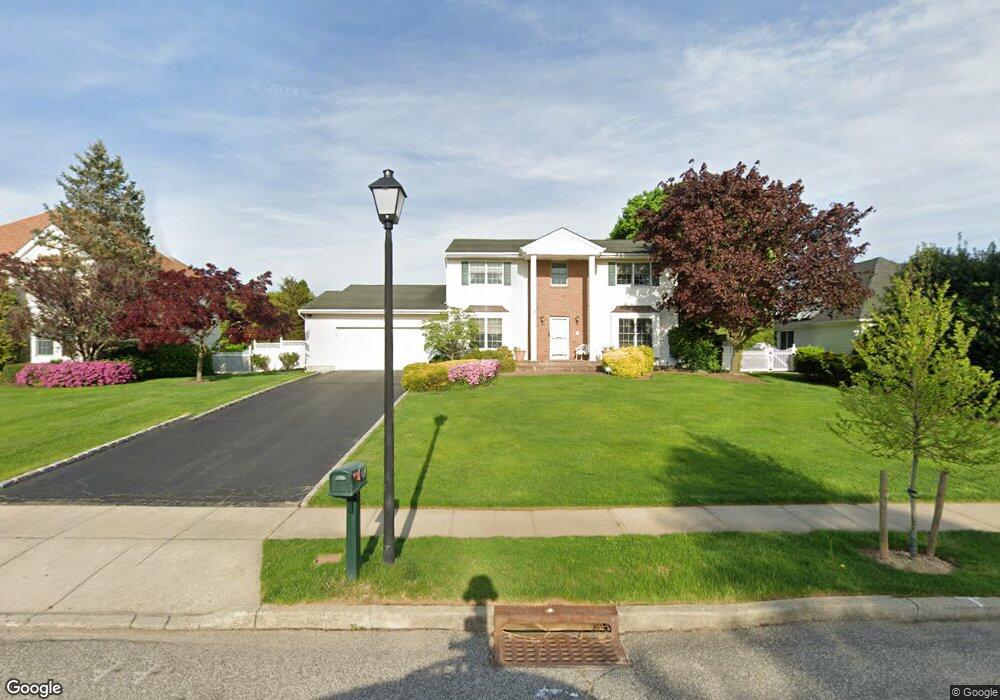 169 Hayrick Ln, ComMacK, NY 11725 - photo 1