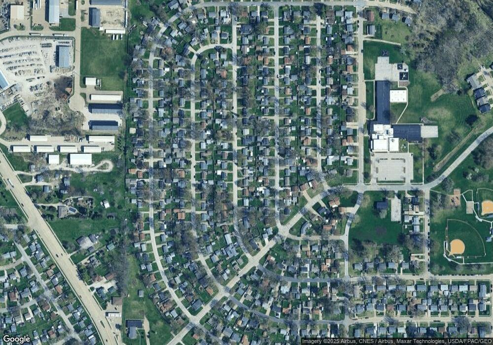 7207 Cedar St, Davenport, IA 52806 - photo 1