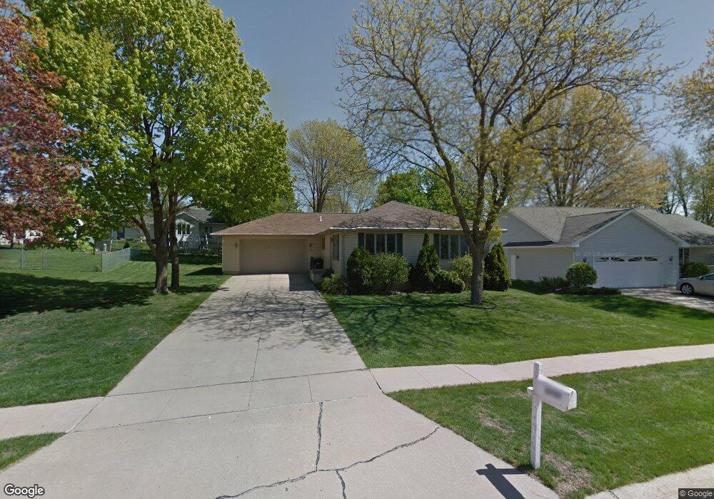 2707 31st St SW, Cedar Rapids, IA 52404 - photo 1