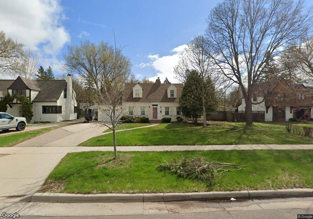 1542 7th St S, Fargo, ND 58103 - photo 1