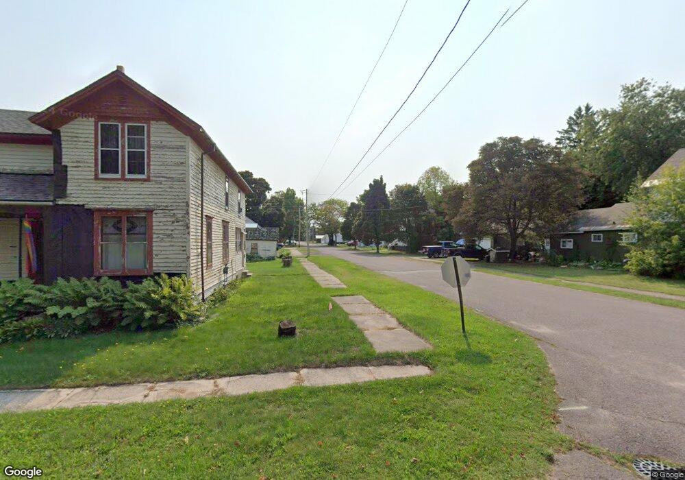 304 Pennsylvania Ave, Ontonagon, MI 49953 - photo 1