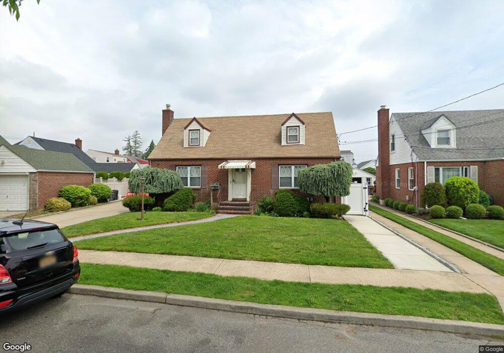 554 Maxwell St, West Hempstead, NY 11552 - photo 1