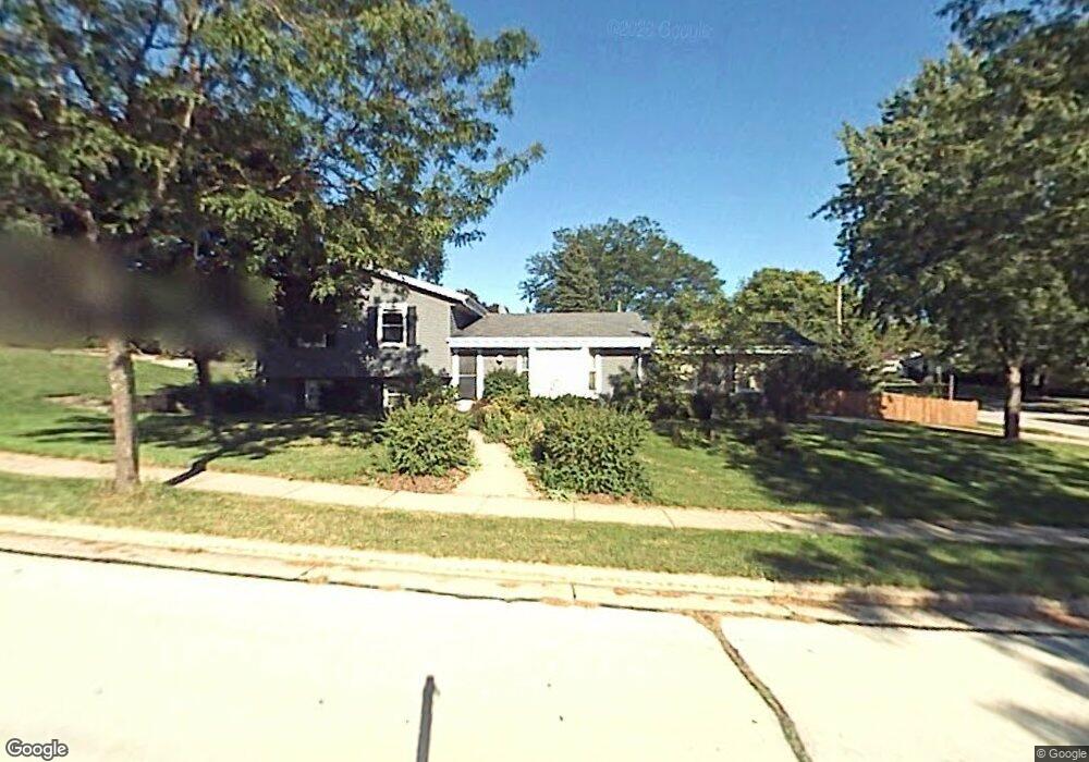 1901 Fieldcrest Ln, Waukesha, WI 53186 - photo 1