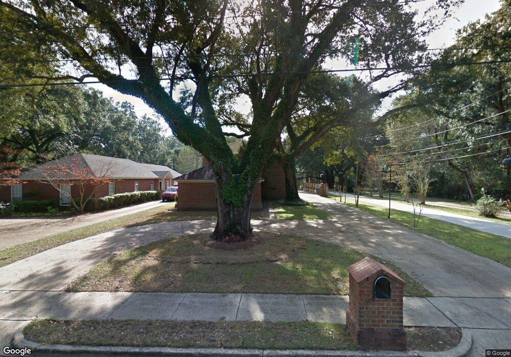 4041 Hillcrest Ln W, Mobile, AL 36693 - photo 1