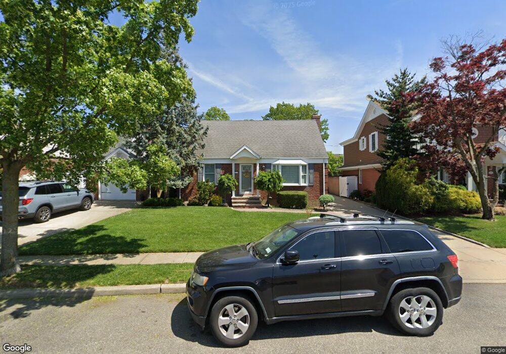 896 Center Dr, Franklin Square, NY 11010 - photo 1