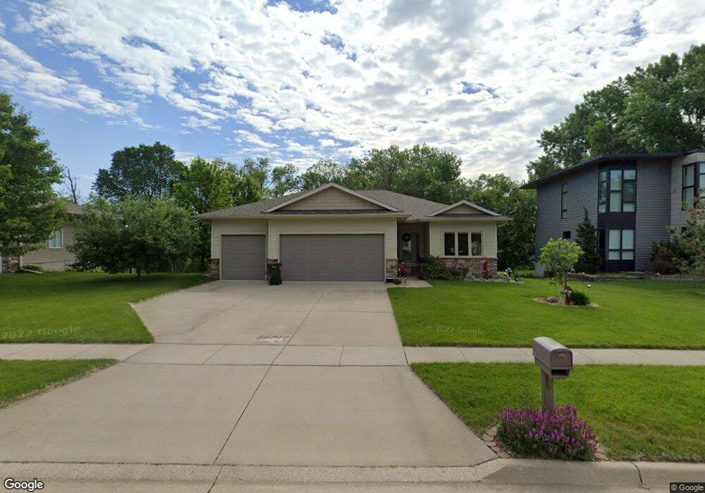 4022 Wedgewood Dr, Cedar Falls, IA 50613 - photo 1