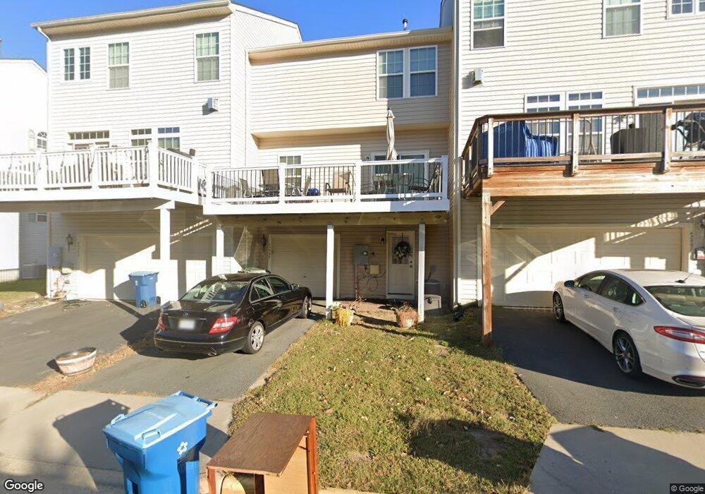 42995 Edgewater St, Chantilly, VA 20152 - photo 1