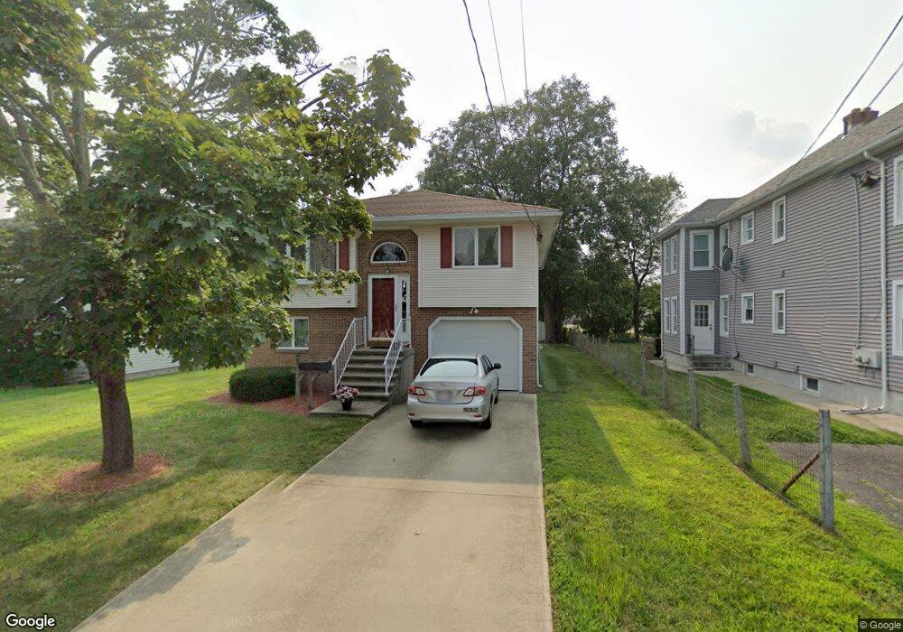 27 Yale St, Ludlow, MA 01056 - photo 1