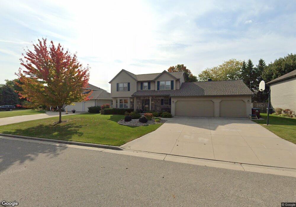 2213 W Roselawn Dr, Appleton, WI 54914 - photo 1