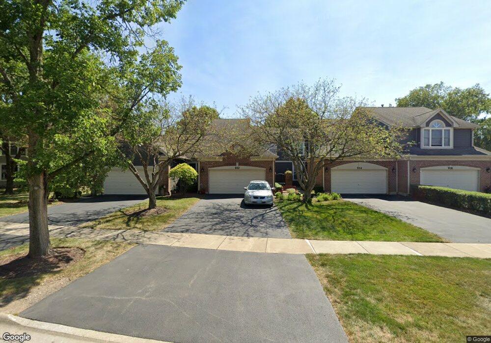 912 Heathrow Ln, Naperville, IL 60540 - photo 1