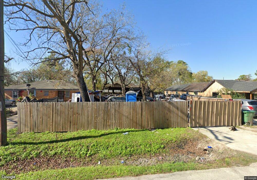 4505 Falls St, Houston, TX 77026 - photo 1