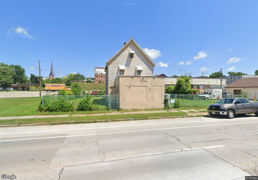 1328 W 4th St, Davenport, IA 52802 - photo 1