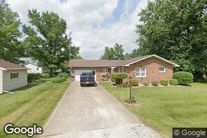 719 Augusta Rd, Carthage, IL 62321