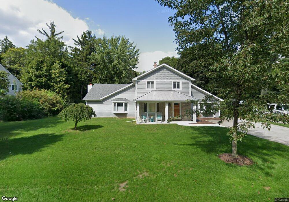 7400 Honeysuckle Rd, West Bloomfield, MI 48324 - photo 1