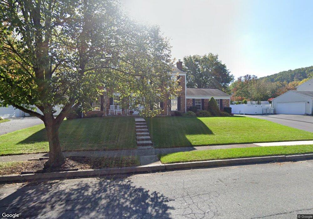 318 Lamp Post Ln, Hershey, PA 17033 - photo 1