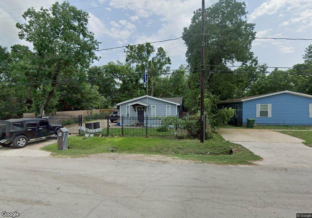 1037 Reverend b j Lewis Dr, Houston, TX 77088 - photo 1