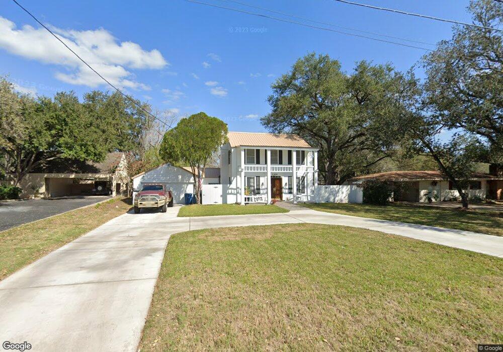 1304 N Adams St, Beeville, TX 78102 - photo 1