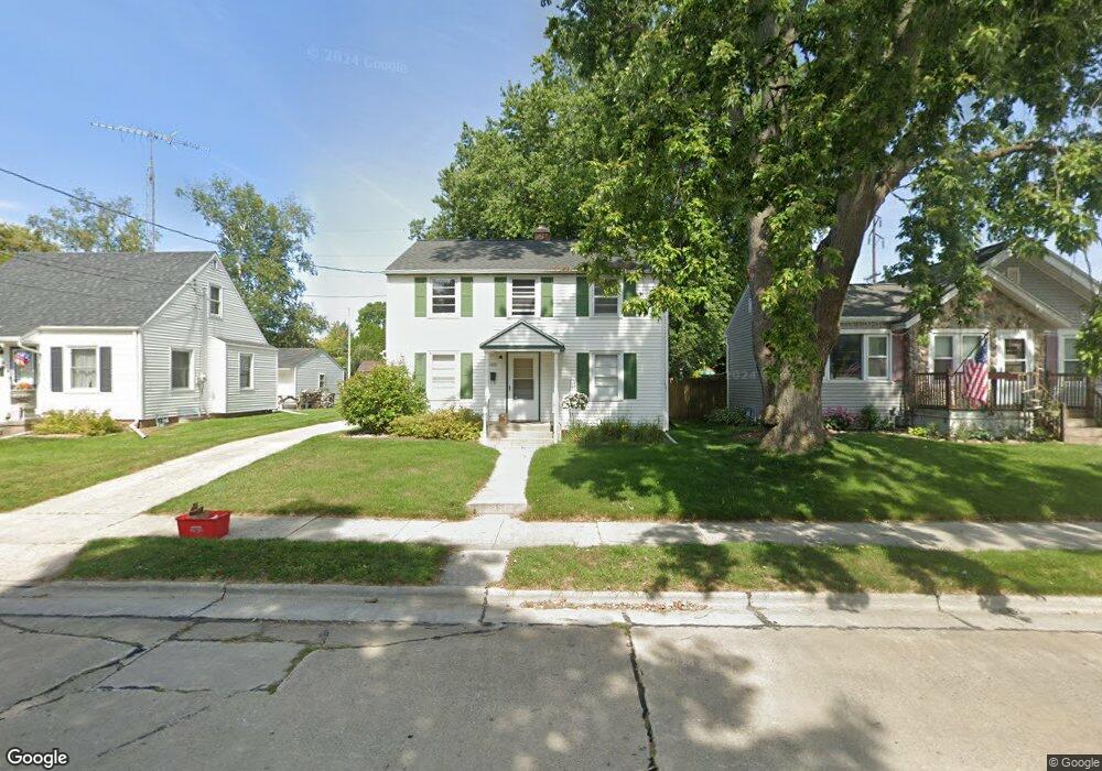 1270 Arlington Ave, Manitowoc, WI 54220 - photo 1