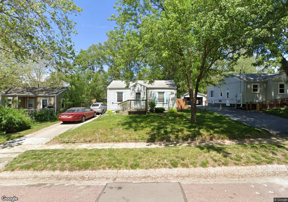 3108 E Washington Ave, Des Moines, IA 50317 - photo 1