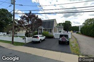 132 Washington Cir, Woburn, MA 01801