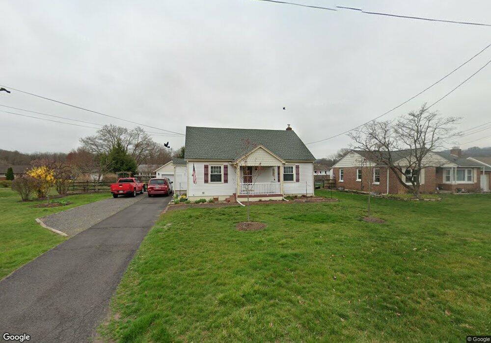 727 Edgewood Rd, Riegelsville, PA 18077 - photo 1