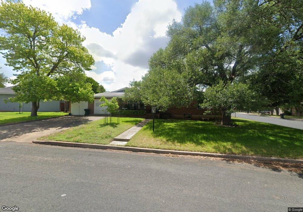 1001 Avenue A, Fredericksburg, TX 78624 - photo 1
