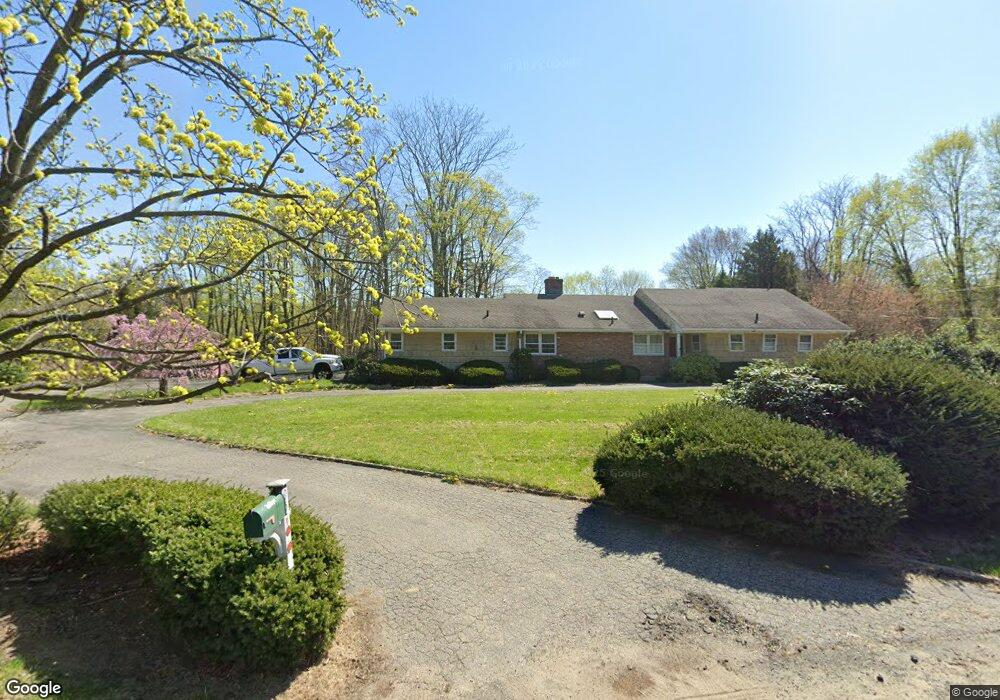 27 Cow Neck Rd, Port Washington, NY 11050 - photo 1