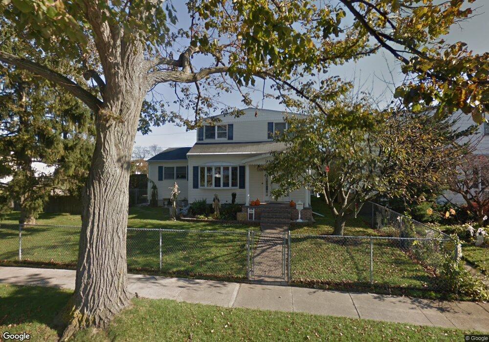 204 Deauville Pkwy, Lindenhurst, NY 11757 - photo 1