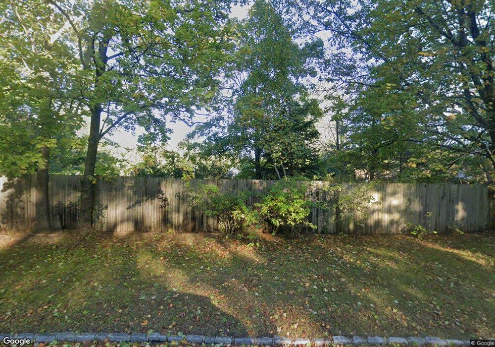 1 Woodhollow Ct, Syosset, NY 11791 - photo 1