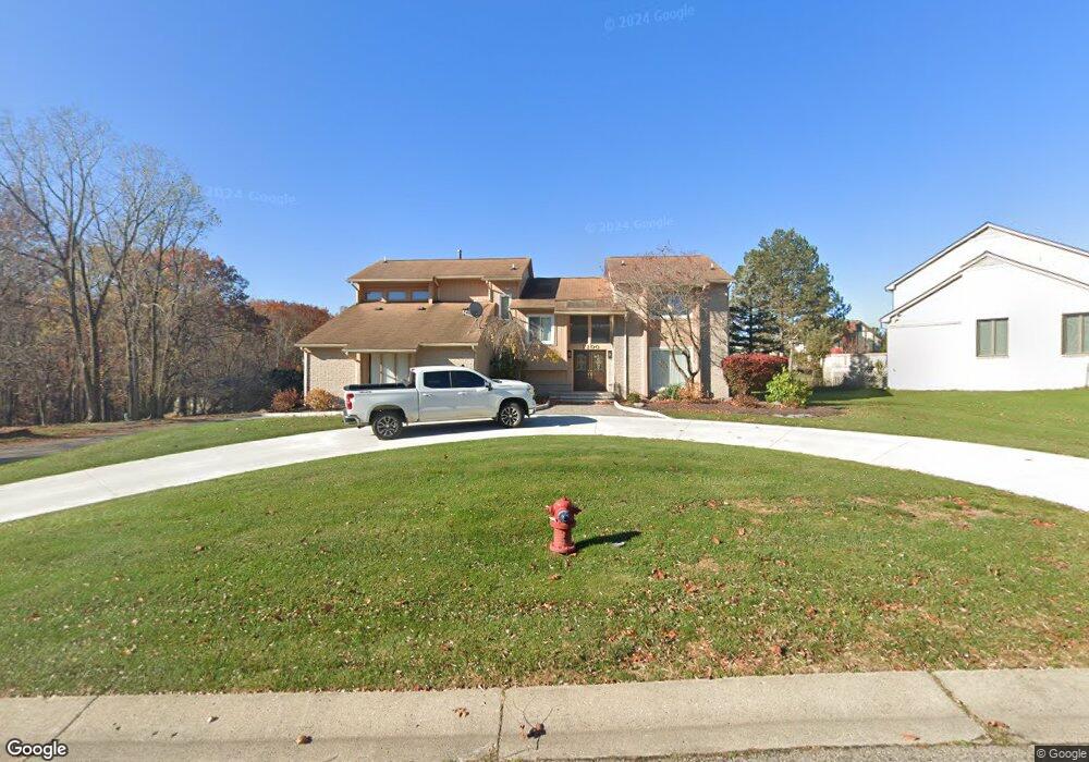 7100 Brookeshire Ct, West Bloomfield, MI 48322 - photo 1