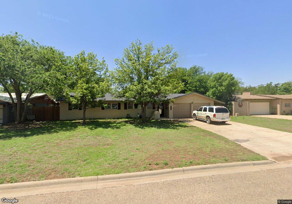 1303 Floydada St, Plainview, TX 79072 - photo 1