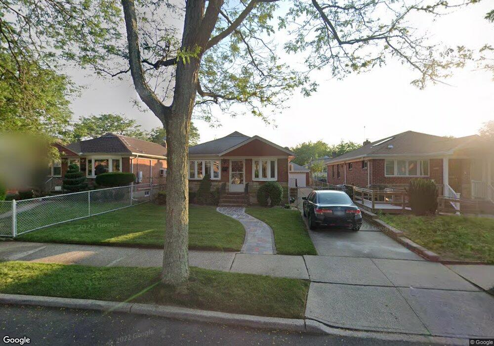 7718 262nd St, Glen Oaks, NY 11004 - photo 1