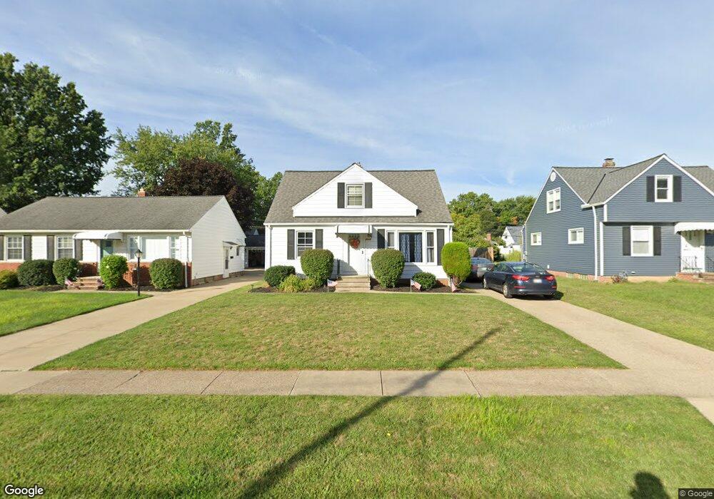 2266 Larchmont Dr, Wickliffe, OH 44092 - photo 1