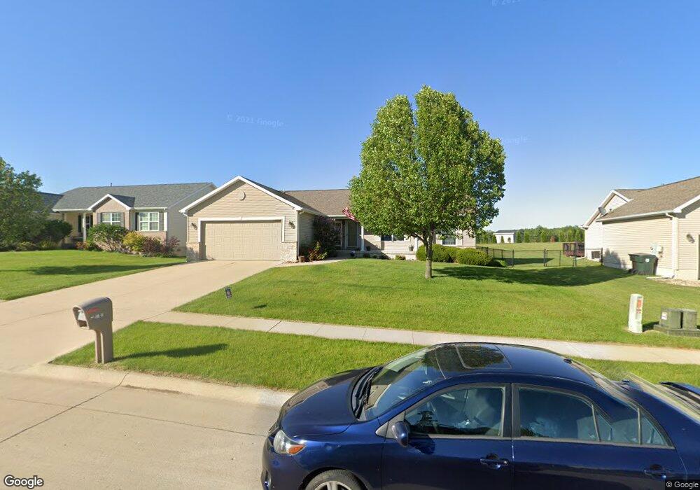 1702 Quail Run Ln, Cedar Falls, IA 50613 - photo 1