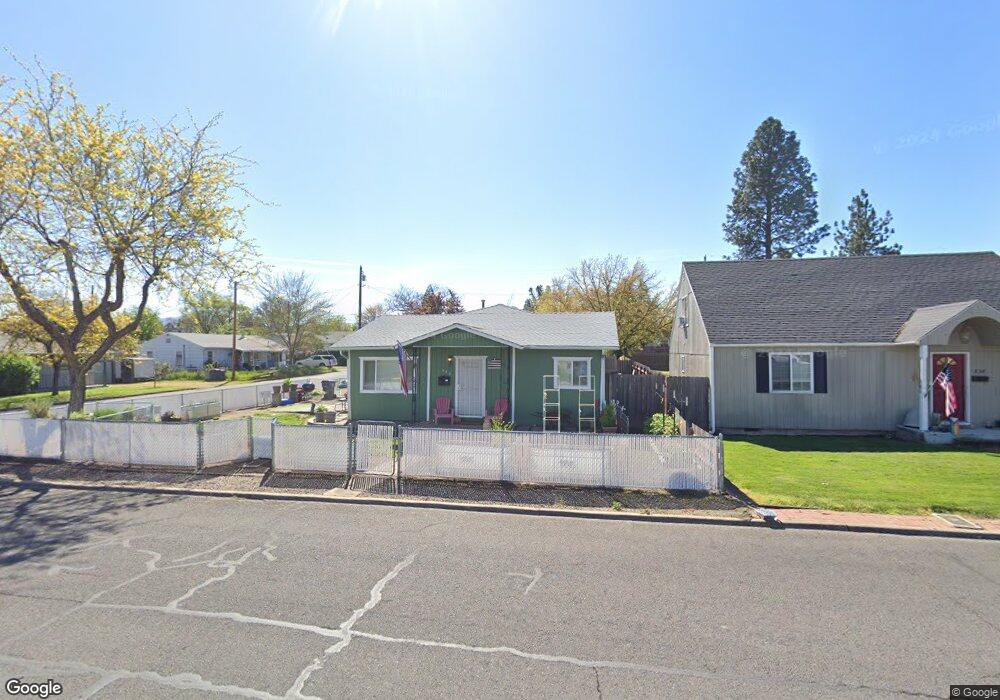 548 Oak St, Central Point, OR 97502 - photo 1