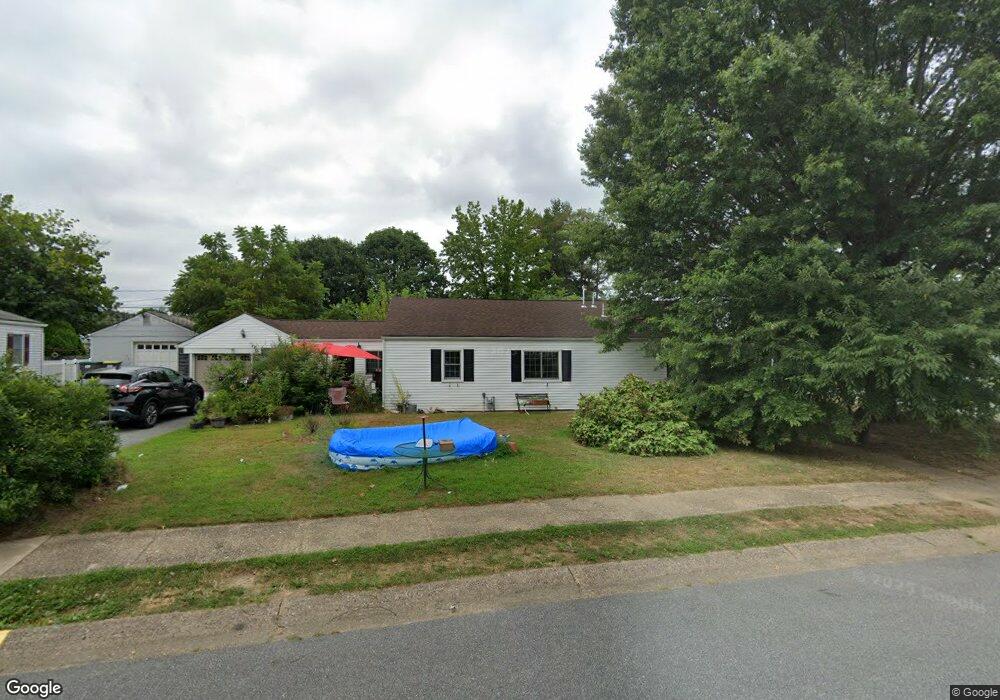 718 Woodsedge Rd, Wilmington, DE 19804 - photo 1