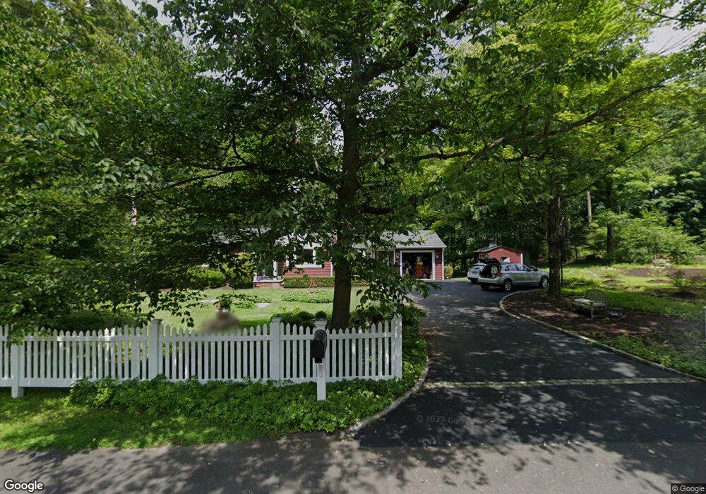 32 Craigmoor Rd S, Ridgefield, CT 06877 - photo 1