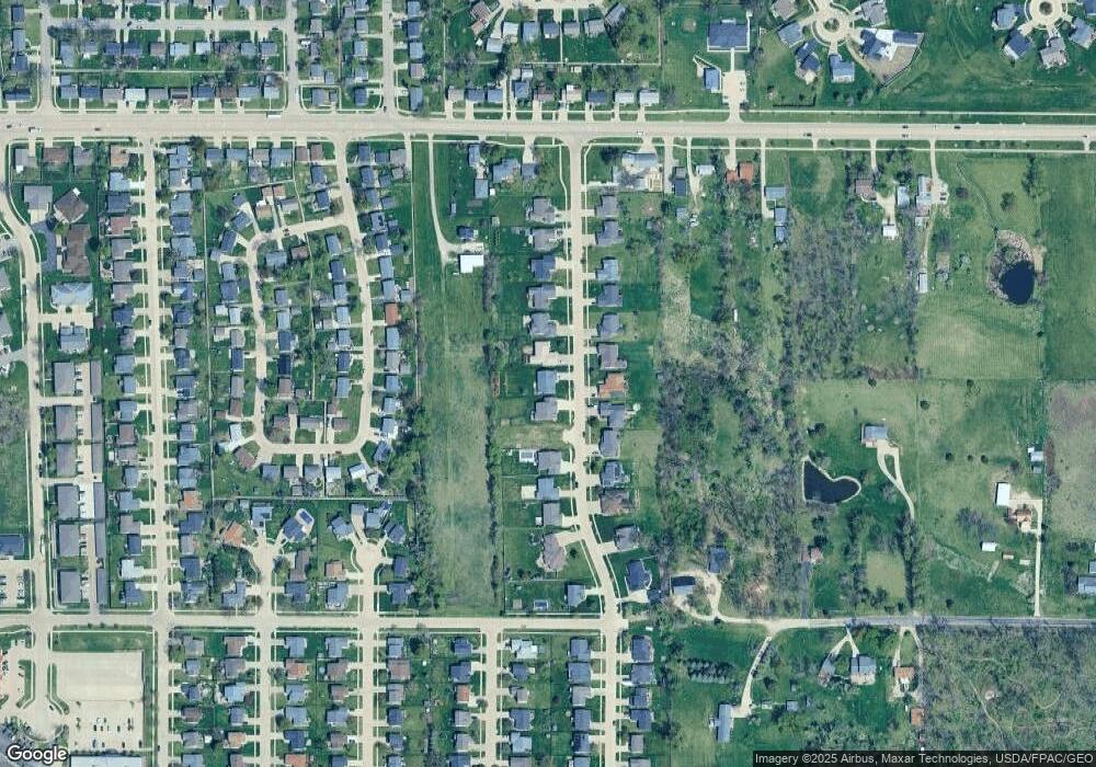 3502 Royal Dr SW, Cedar Rapids, IA 52404 - photo 1