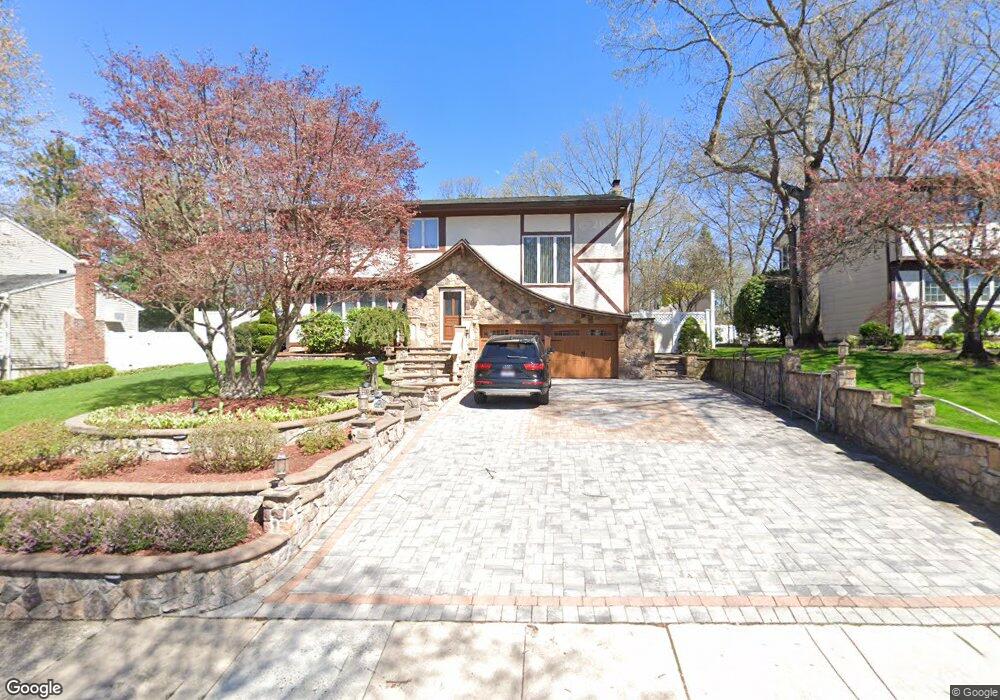 16 Cornell Dr S, ComMacK, NY 11725 - photo 1