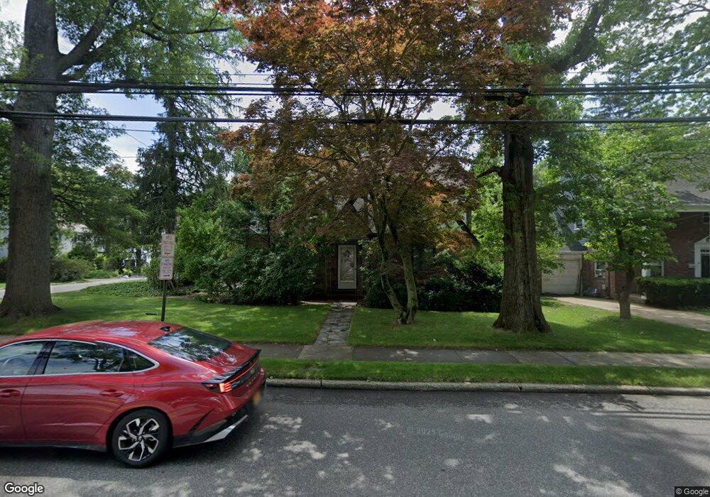 64 Baker Hill Rd, Great Neck, NY 11023 - photo 1