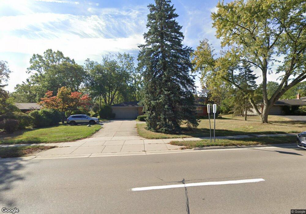 3335 W Maple Rd, Bloomfield Hills, MI 48301 - photo 1