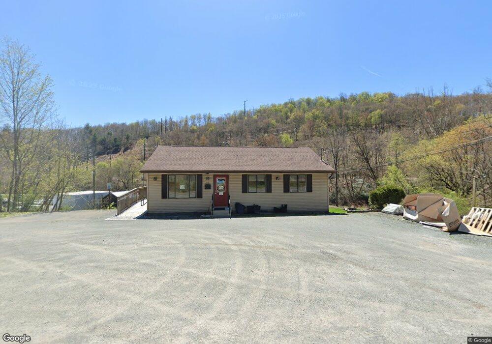 650 1/2 W Park St, Honesdale, PA 18431 - photo 1